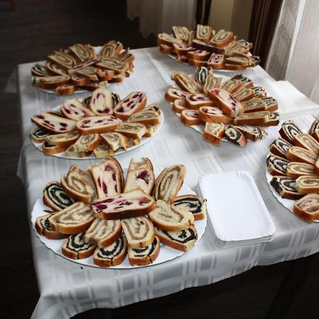 Apartmani Cizmesija Tkon Esterno foto