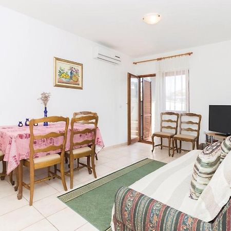Apartmani Cizmesija Tkon Esterno foto