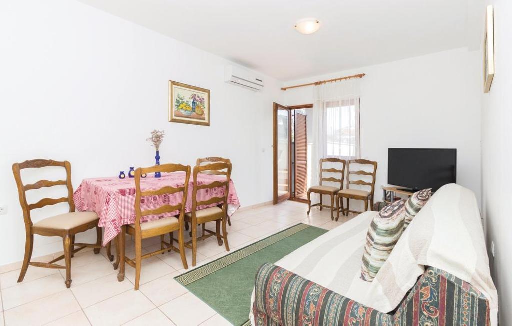 Apartmani Cizmesija Tkon Esterno foto