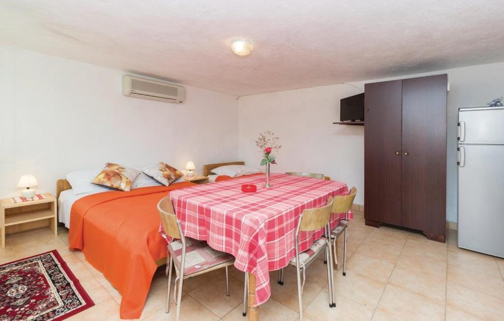 Apartmani Cizmesija Tkon Esterno foto