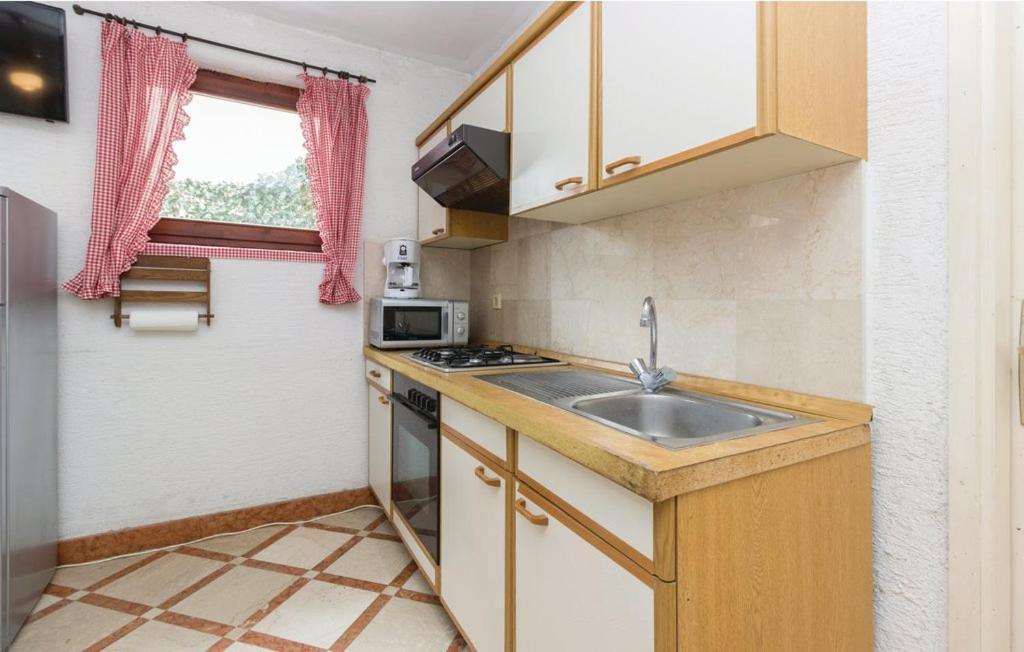 Apartmani Cizmesija Tkon Esterno foto