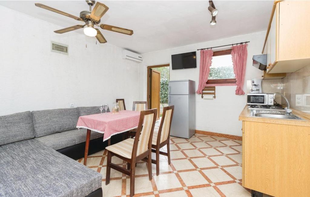 Apartmani Cizmesija Tkon Esterno foto