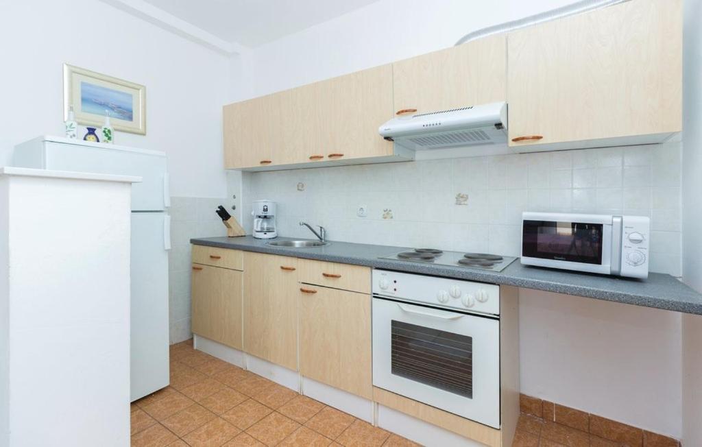 Apartmani Cizmesija Tkon Esterno foto
